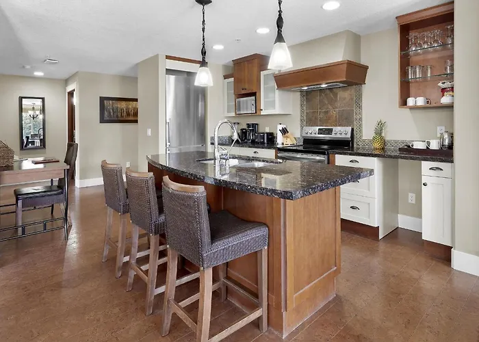 Sunset Ridge - Luxurious Corner Condo - Spectacular Mt Views With Open Pool!