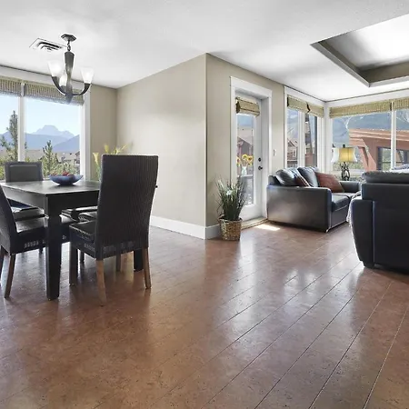 Sunset Ridge - Luxurious Corner Condo - Spectacular Mt Views With Open Pool! Canmore Exterior photo