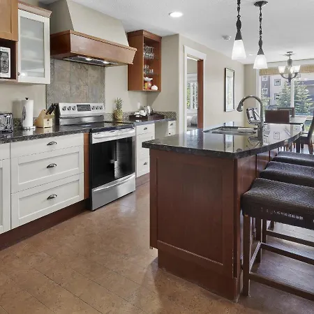 Sunset Ridge - Luxurious Corner Condo - Spectacular Mt Views With Open Pool! Canmore Exterior photo