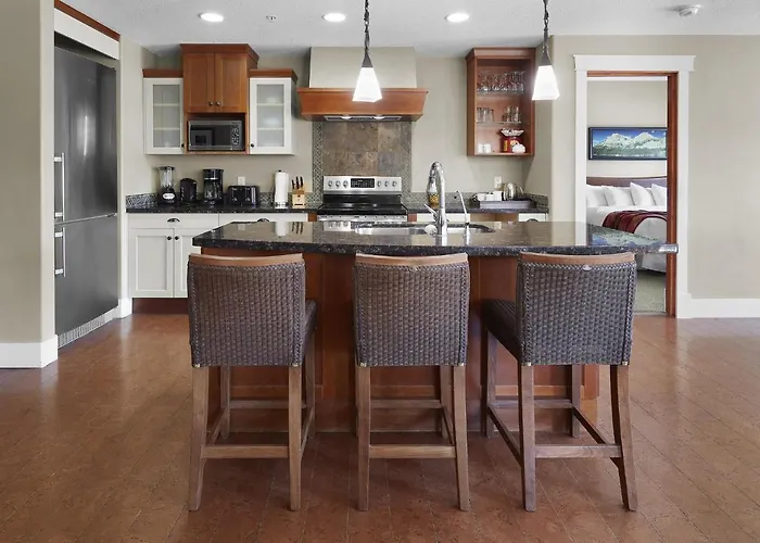Sunset Ridge - Luxurious Corner Condo - Spectacular Mt Views With Open Pool!