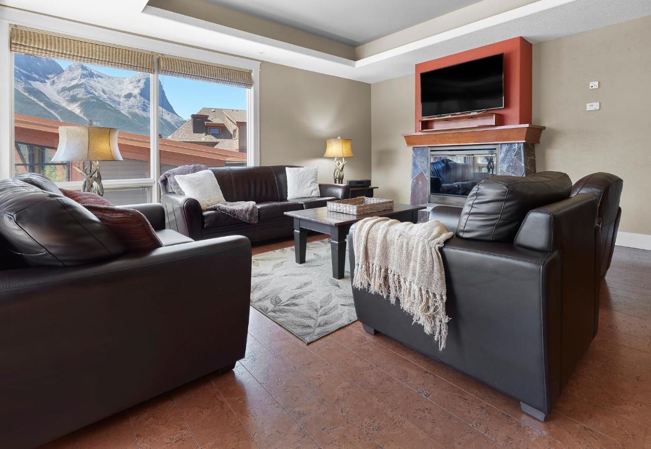Sunset Ridge - Luxurious Corner - Spectacular Mt Views With Open Pool! Holiday home *