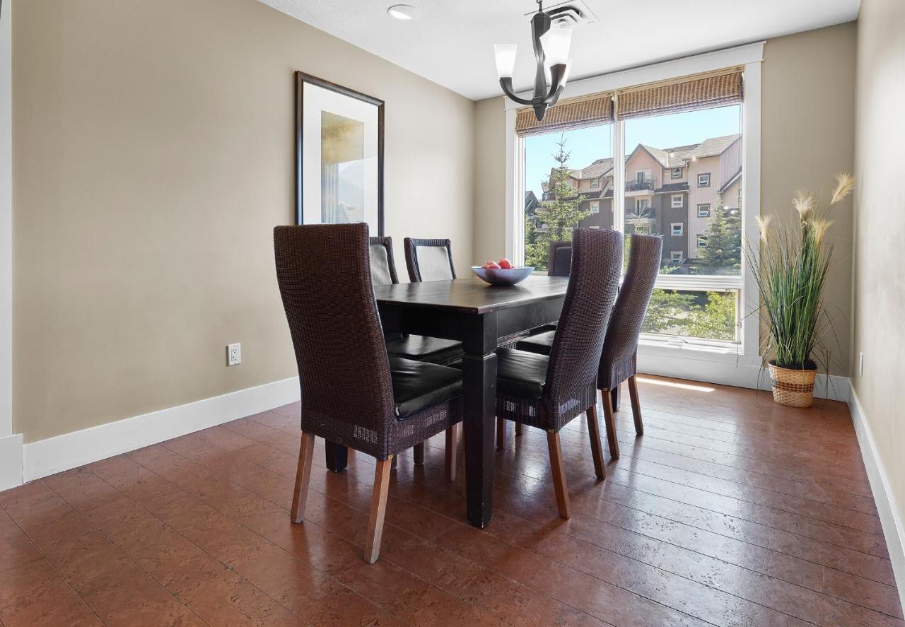 Holiday home Sunset Ridge - Luxurious Corner - Spectacular Mt Views With Open Pool! Canmore