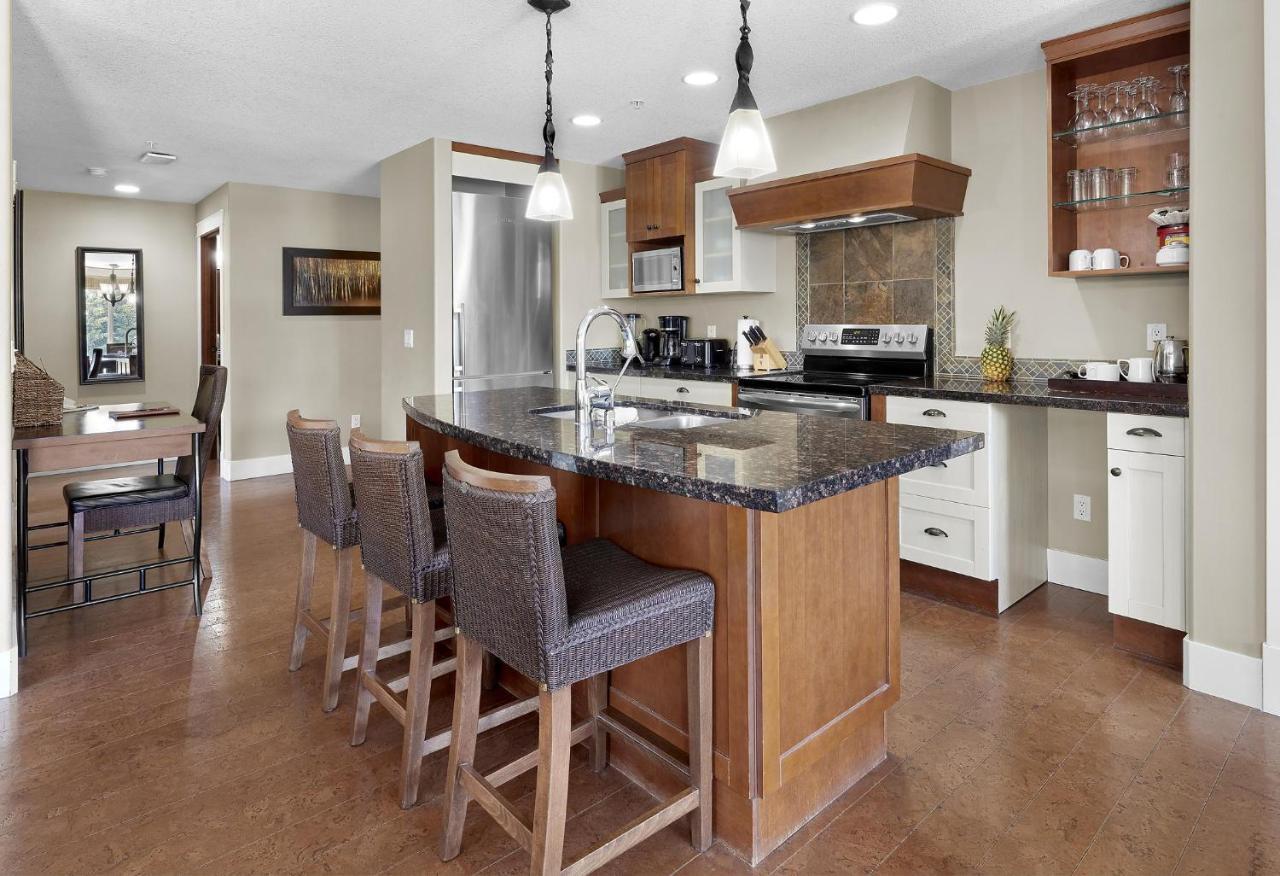 Sunset Ridge - Luxurious Corner - Spectacular Mt Views With Open Pool! Canmore