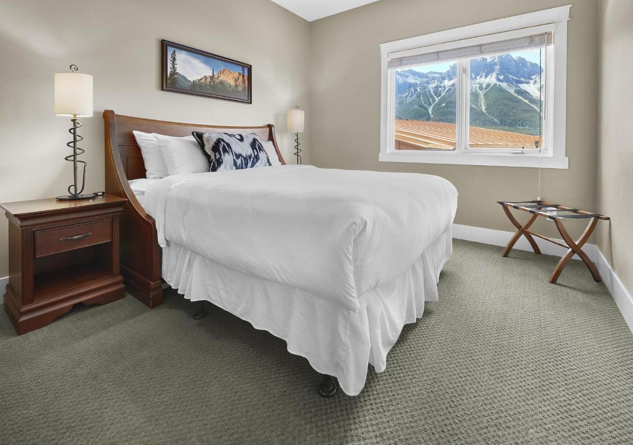 Holiday home Sunset Ridge - Luxurious Corner - Spectacular Mt Views With Open Pool! *