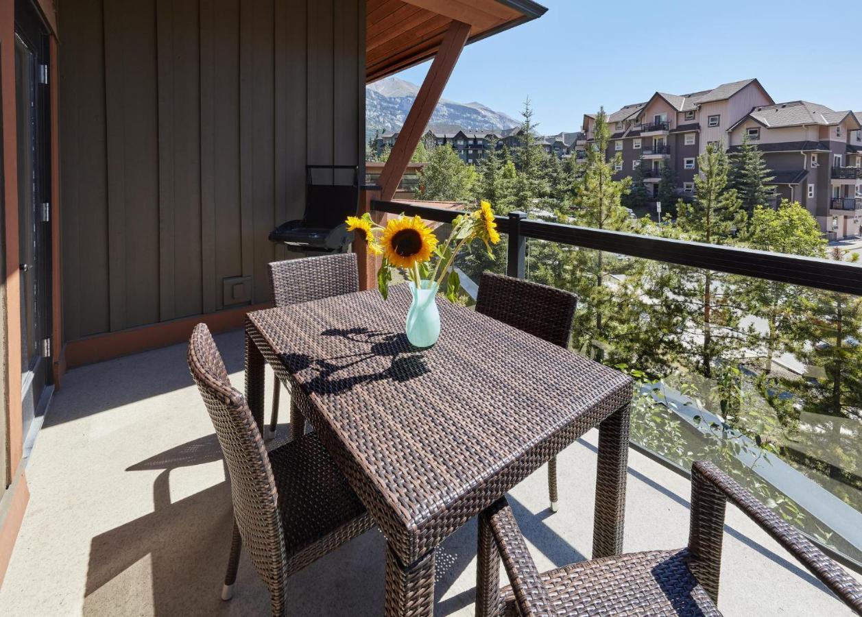 Sunset Ridge - Luxurious Corner - Spectacular Mt Views With Open Pool! Holiday home Canmore