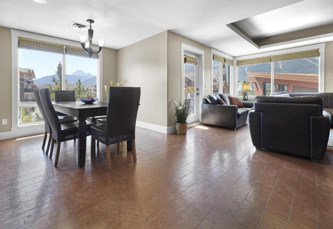 Sunset Ridge - Luxurious Corner - Spectacular Mt Views With Open Pool! Holiday home