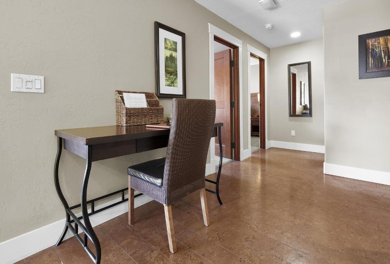 Sunset Ridge - Luxurious Corner - Spectacular Mt Views With Open Pool! * Canmore