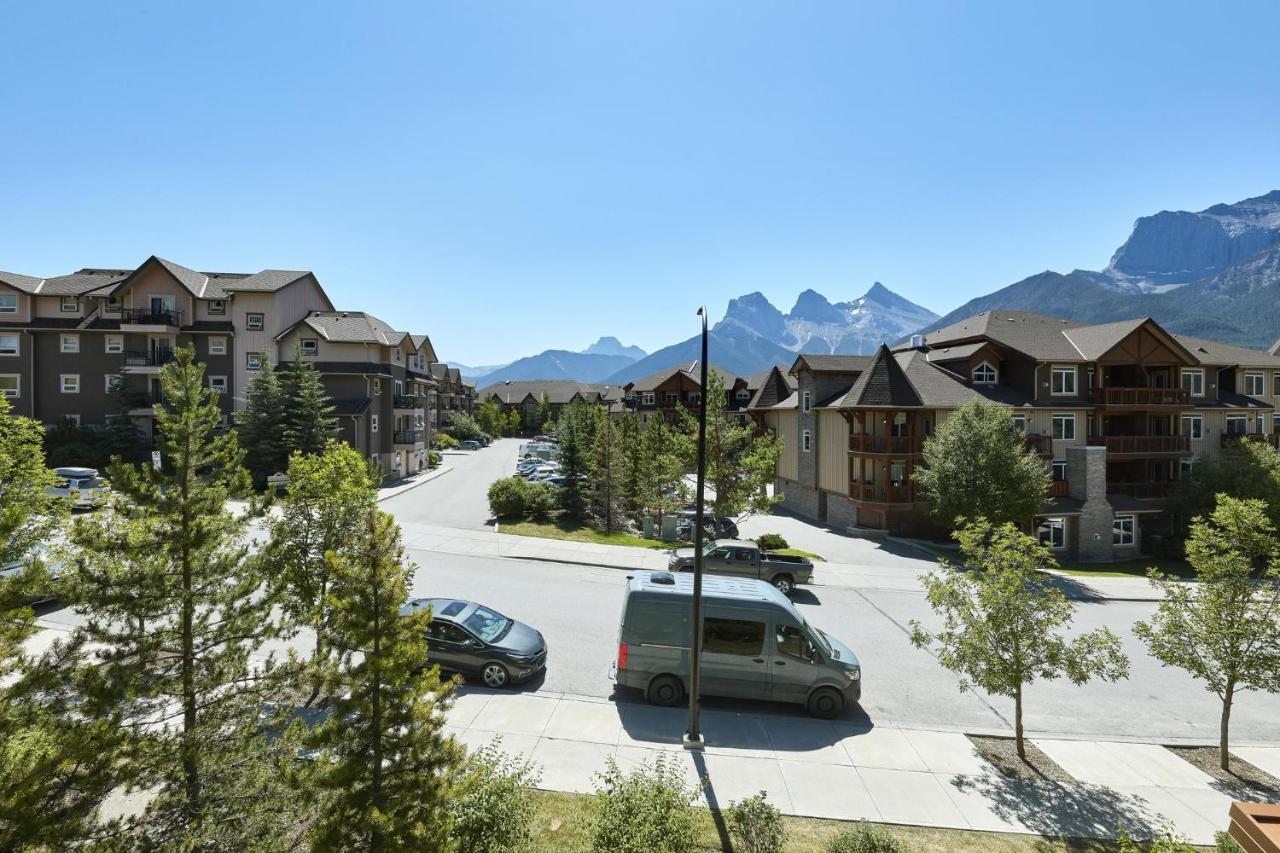 Sunset Ridge - Luxurious Corner - Spectacular Mt Views With Open Pool! Holiday home *